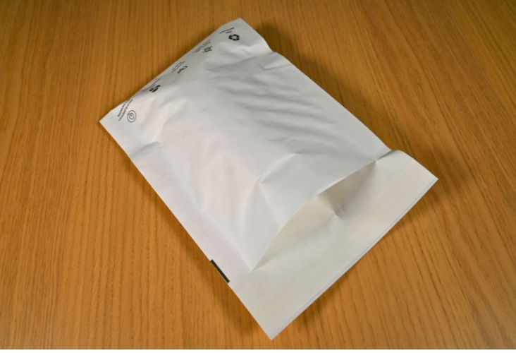 White Padded Envelopes - 150 x 215mm Image 3
