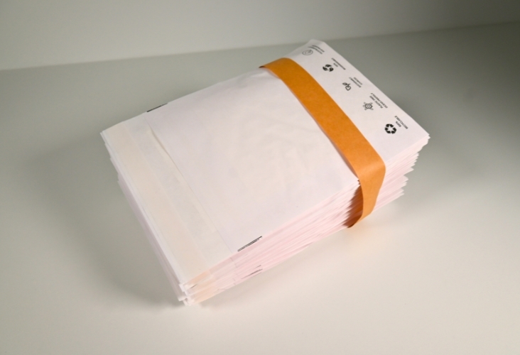 White Padded Envelopes - 150 x 215mm Image 5