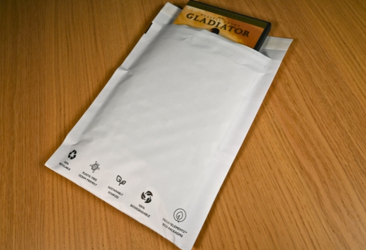 White Padded Envelopes - 180 x 265mm Image 2