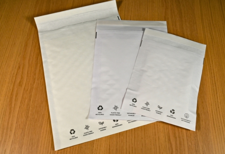 White Padded Envelopes - 180 x 265mm Image 4