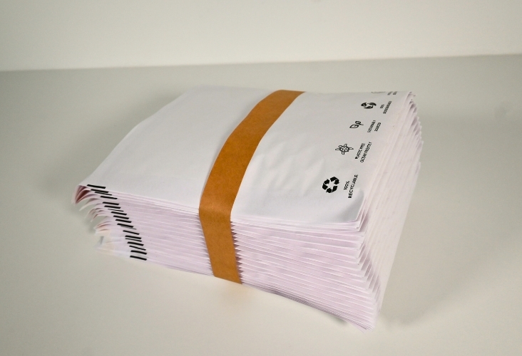 White Padded Envelopes - 180 x 265mm Image 5