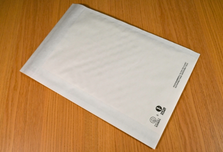 White Padded Envelopes - 220 x 340mm Image 3