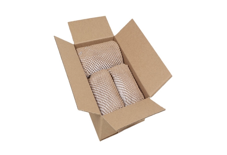 Geami® White Interleaf Tissue Paper Rolls - 305mm x 840m - 3